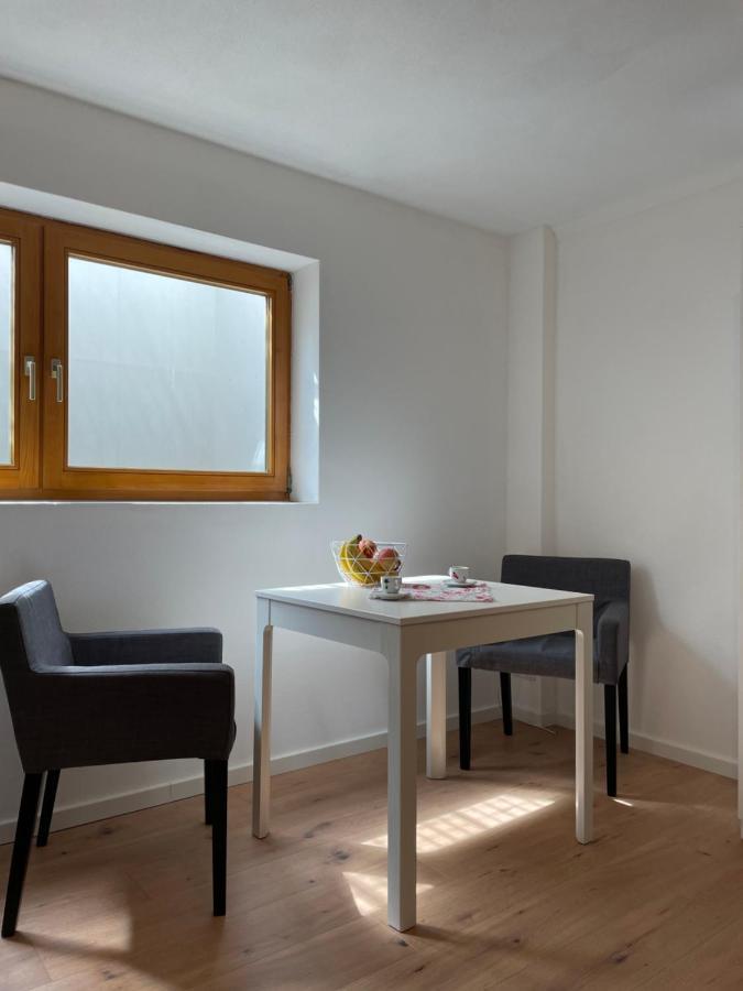 Schöne Souterrainwohnung In Apartment *